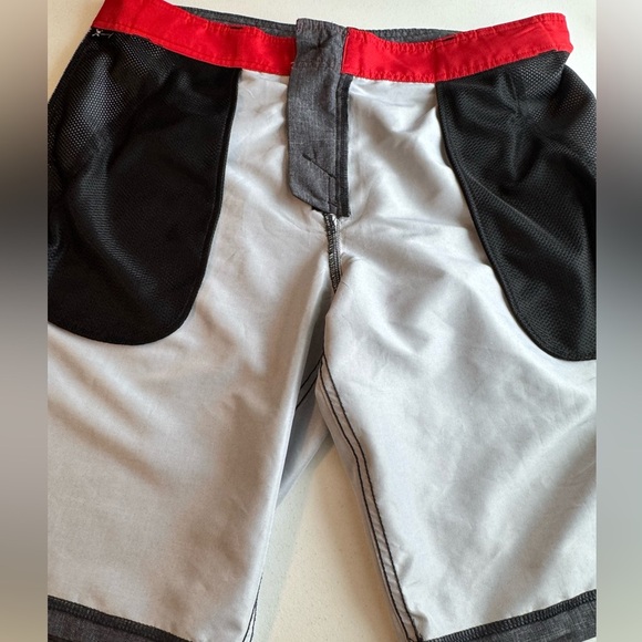 Men’s Oakley Hybrid Swim Shorts Size 36 - Picture 6 of 7